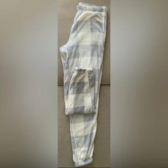 Women's Plaid Pajama Set - Gray and White - Picture 5 of 6